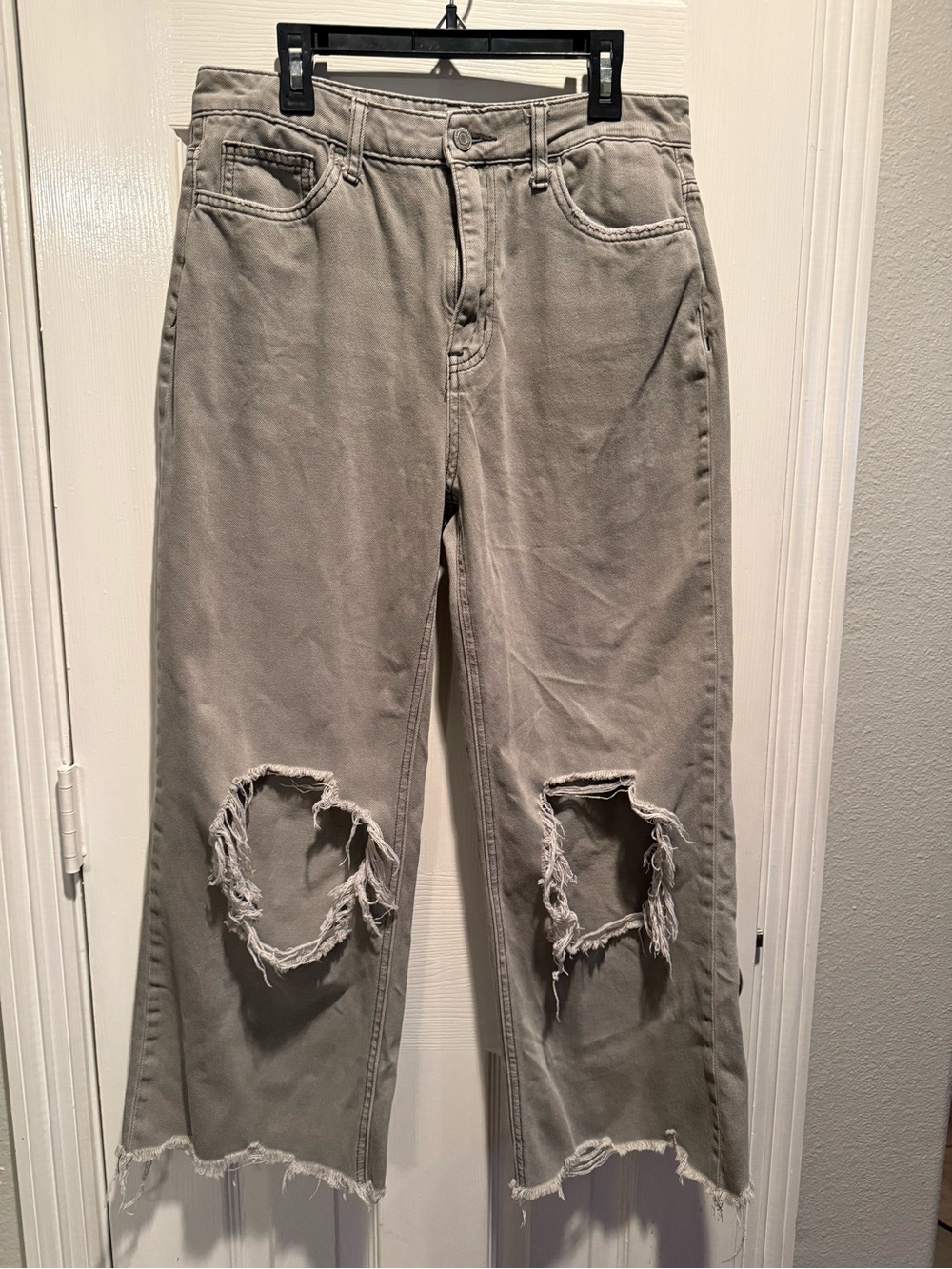 VERVET Distressed Gray hint of GreenJeans Size 29 High Rise Straight Leg Raw Hem
